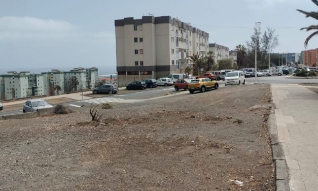 Servicios Municipales intensifica las labores de limpieza en Jinámar casco