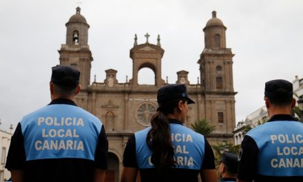 El Ayuntamiento de Las Palmas concede 28 medallas al mérito policial a agentes y colaboradores por su labor y trayectoria
