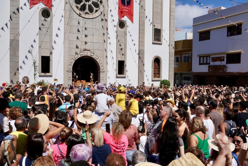 El ‘repique de campanas’ de La Aldea anuncia la llegada de los días más populares de las Fiestas del Charco 2025