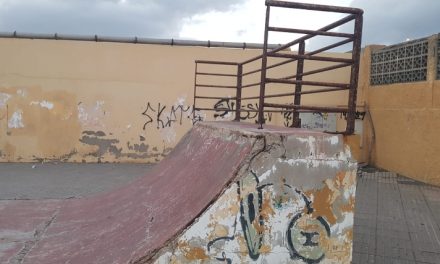 Lamentable estado de la rampa de skate de La Garita (Telde)