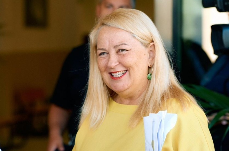 La responsable del Gabinete de Alcaldía y Protocolo de Telde Victoria Sabroso, no se ausenta del Pleno mientras se trata su compatibilidad