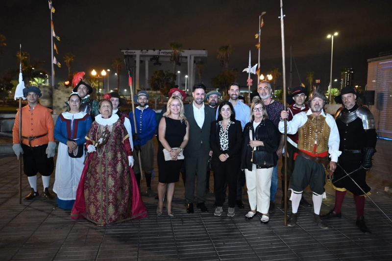 Las Fiestas de La Naval reviven la histórica defensa del Castillo de La Luz con un espectáculo pirotécnico renovado