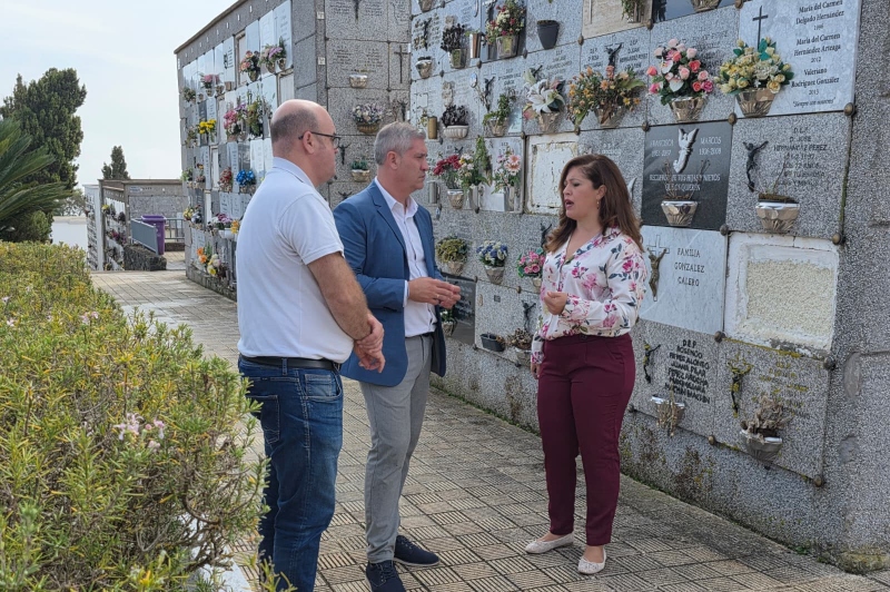 La Laguna refuerza la limpieza y el mantenimiento en los cementerios municipales con motivo de Todos los Santos