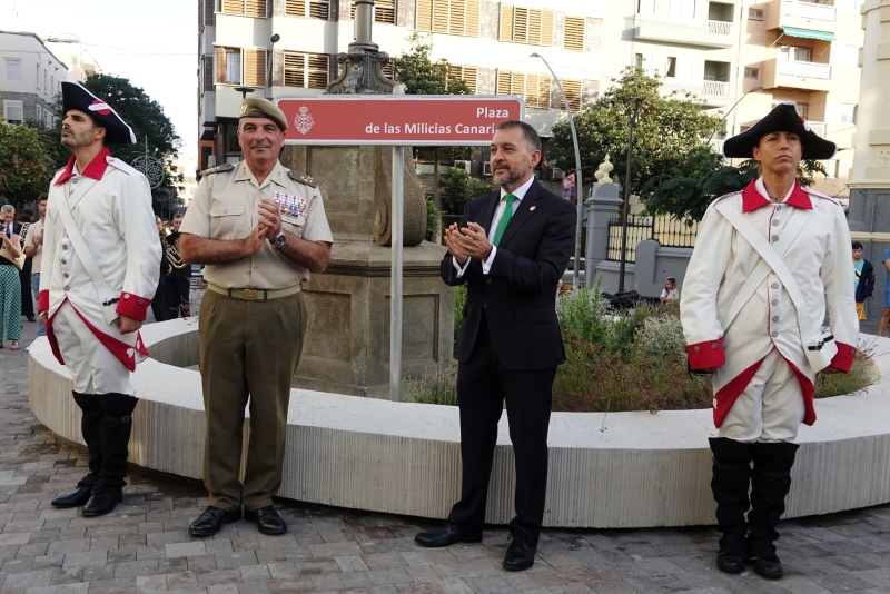 Santa Cruz inaugura un espacio público bajo el nombre de plaza de Las Milicias Canarias