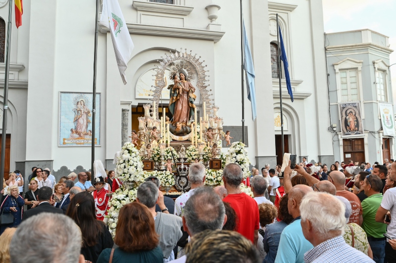 Las Fiestas de La Naval encaran su tramo final tras un fin de semana con romería, procesión y fuegos artificiales en Las Canteras