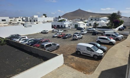 El Ayuntamiento de San Bartolomé de Lanzarote acondiciona y mejora la parcela de la calle Párroco San Martín destinada para estacionamiento 
