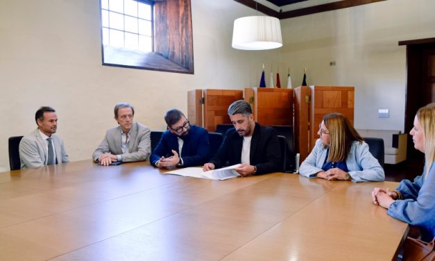 La Laguna firma con Endesa un convenio social destinado a los consumidores de luz más vulnerables