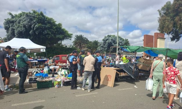 La Guardia Civil realiza una intervención con el apoyo de la Policía Local de Telde en el Mercadillo de Jinámar