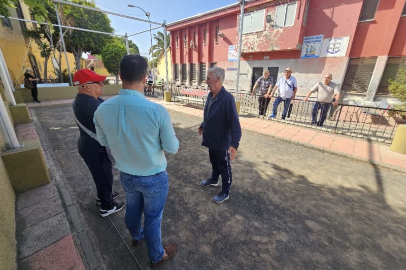 Oportuna visita del alcalde de Telde a San José de Las Longueras