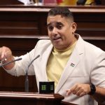 Bajeza política en el Parlamento Canario: El director del Servicio Canario de Salud revela datos médicos del diputado de Nueva Canarias Yoné Caraballo