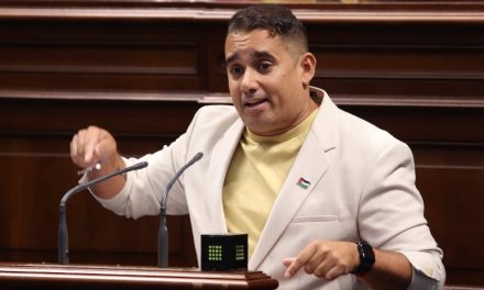 Bajeza política en el Parlamento Canario: El director del Servicio Canario de Salud revela datos médicos del diputado de Nueva Canarias Yoné Caraballo