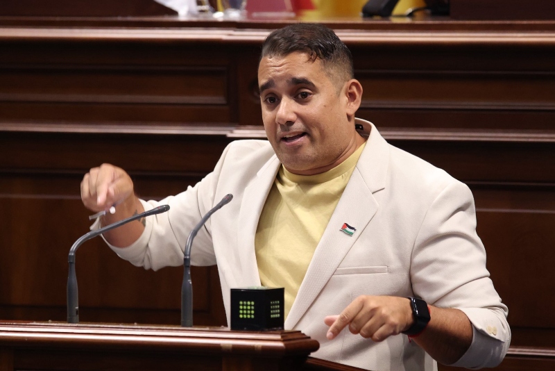 Bajeza política en el Parlamento Canario: El director del Servicio Canario de Salud revela datos médicos del diputado de Nueva Canarias Yoné Caraballo