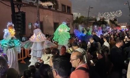 Una explosión de luz y fantasía marca la llegada de la Navidad en la Villa de Ingenio