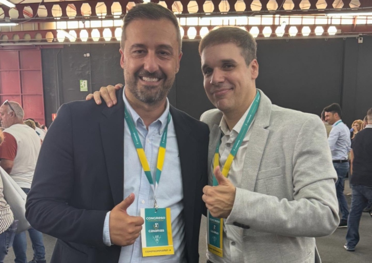 Juan Antonio Peña «oye voces» y el Dúo Dinámico le hace los coros