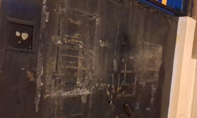 La puerta principal del colegio plácido Fleitas de Telde ‘se cae a cachos’