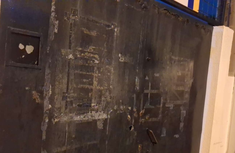 La puerta principal del colegio plácido Fleitas de Telde ‘se cae a cachos’