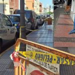 Vecinos de San Gregorio(Telde), alertan del «grave peligro» que supone una vallas colocadas en el frontis de un edificio