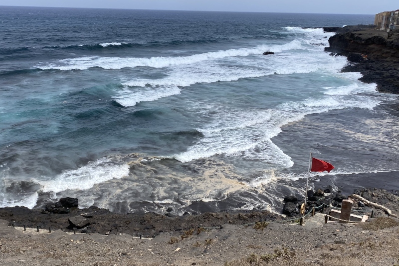 Los análisis del vertido en la costa de Telde descartan una infección vírica o alimentaria