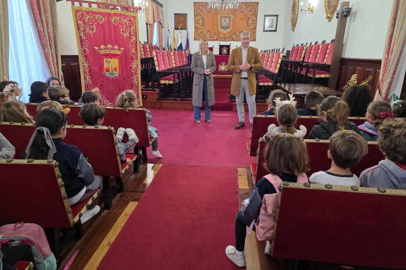 El Ayuntamiento de La Laguna acerca el funcionamiento municipal al alumnado de Primaria con una visita educativa al Consistorio