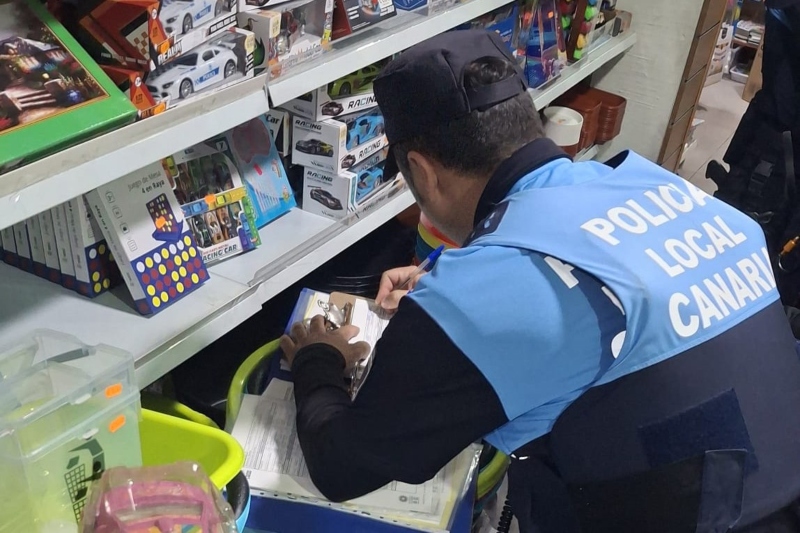 La Policía Local  de La laguna activa una campaña de inspección de establecimientos para garantizar que los juguetes a la venta cumplen las normas de seguridad