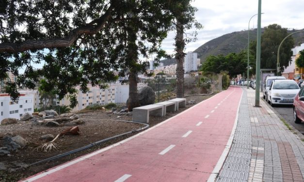 El Ayuntamiento de Las Palmas  instala 17 nuevos bancos y mejora la seguridad peatonal en el Paseo de San José