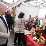 Carolina Darias visita el mercadillo navideño del Mercado de Vegueta