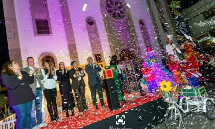 La Aldea de San Nicolás enciende su Navidad con música, tradición y un espectáculo lleno de ilusión