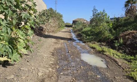 La plataforma salvar Chira Soria denuncia una campaña para desviar la atención sobre los emisarios municipales y culpar a una piscifactoría de la contaminación de la costa de Telde