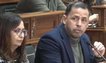 El que Héctor Suárez ponga en duda el sistema empleado para la concesión del Paco Artiles, desata la ira de Juan A. Peña