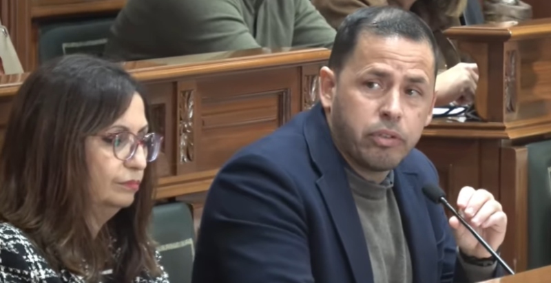 Telde: Juan Antonio Peña aplica la “ley mordaza” para cercenar el turno de réplica del concejal Héctor Suárez