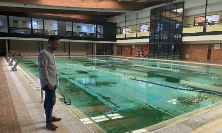 Juan Antonio Peña vuelve a entregar el Polideportivo Paco Artiles a la gestión privada: Para este viaje no era menester alforjas