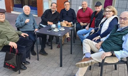 Entre cadenas y silencio: Así se recibe al ciudadano en las oficinas municipales del Ayuntamiento de Telde en El Cubillo