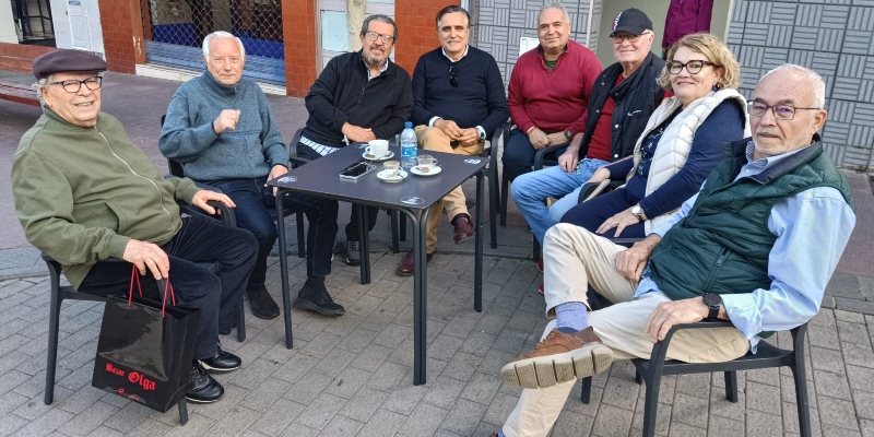 Entre cadenas y silencio: Así se recibe al ciudadano en las oficinas municipales del Ayuntamiento de Telde en El Cubillo