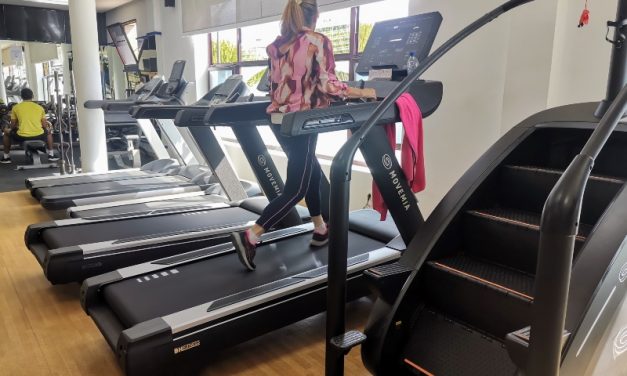 La sala de musculación de la Piscina Municipal de Agüimes recibe diversas mejoras y nuevo equipamiento