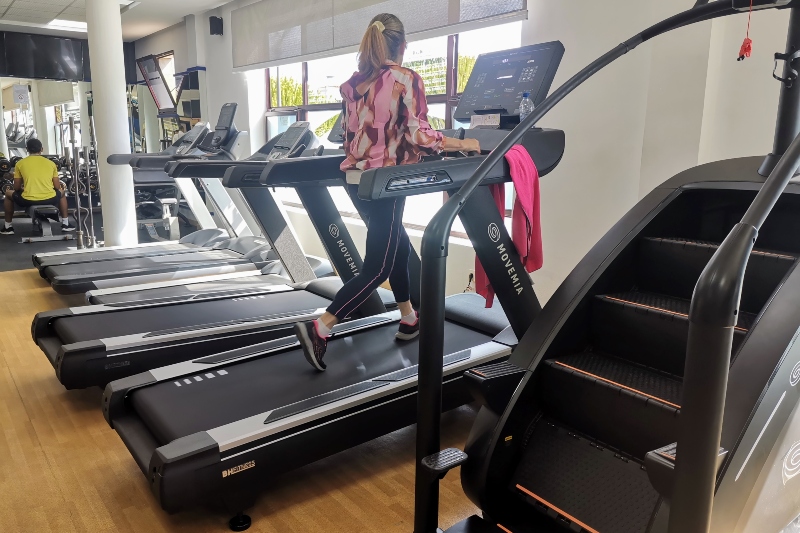 La sala de musculación de la Piscina Municipal de Agüimes recibe diversas mejoras y nuevo equipamiento