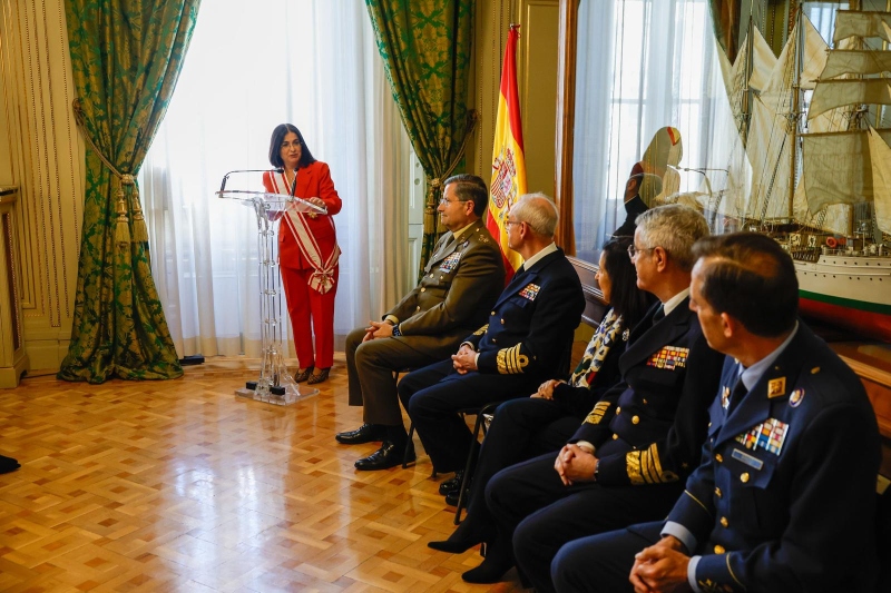 La alcaldesa de Las Palmas recibe la Gran Cruz al Mérito Aeronáutico por la celebración del Día de las Fuerzas Armadas 