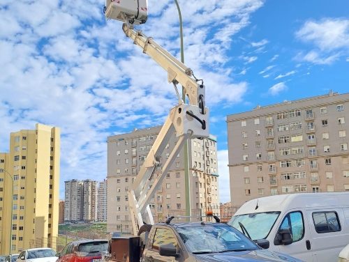 El Ayuntamiento de Las Palmas refuerza el mantenimiento del alumbrado público con la incorporación de un nuevo vehículo con plataforma aérea
