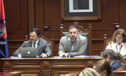 La ‘declaración de amor’ de Juan A. Peña a Alejandro Ramos y el último pleno de Telde, protagonistas de «La hora de la verdad» de Onda Guanche