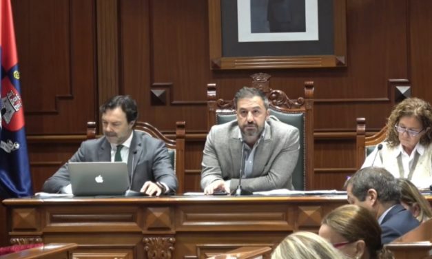 La ‘declaración de amor’ de Juan A. Peña a Alejandro Ramos y el último pleno de Telde, protagonistas de «La hora de la verdad» de Onda Guanche