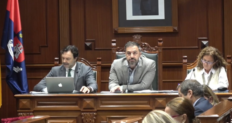 La ‘declaración de amor’ de Juan A. Peña a Alejandro Ramos y el último pleno de Telde, protagonistas de «La hora de la verdad» de Onda Guanche