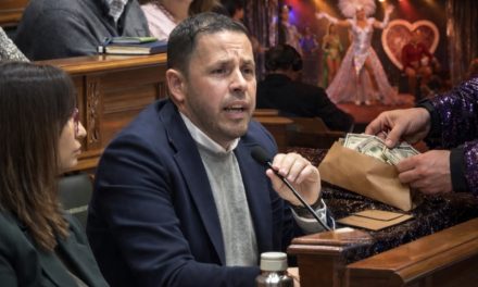 Tras la denuncia en Ondaguanche, Héctor Suárez pregunta al alcalde de Telde en el pleno por los presuntos pagos con dinero negro a los participantes de la gala Drag Queen 2025