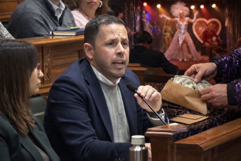 Tras la denuncia en Ondaguanche, Héctor Suárez pregunta al alcalde de Telde en el pleno por los presuntos pagos con dinero negro a los participantes de la gala Drag Queen 2025