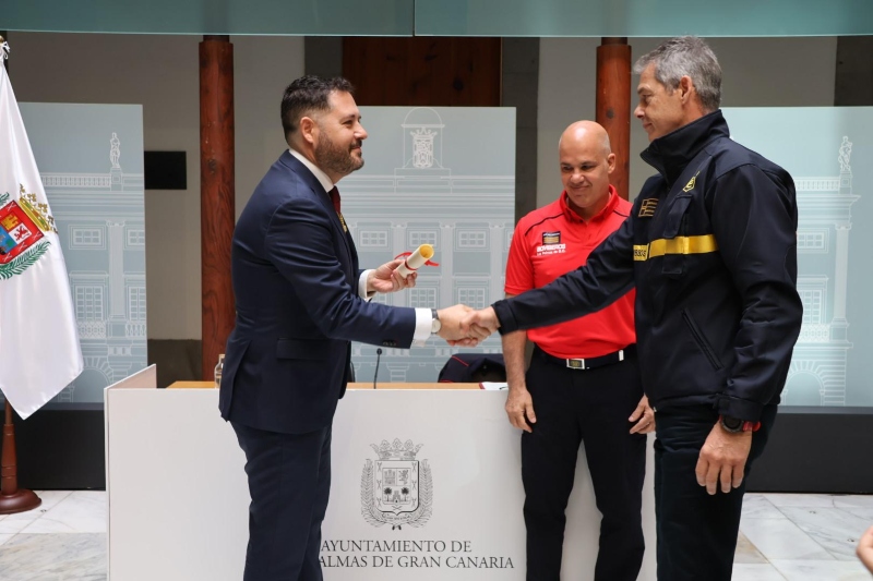 El Ayuntamiento de Las Palmas celebra el acto institucional por el patrón del Cuerpo de Bomberos