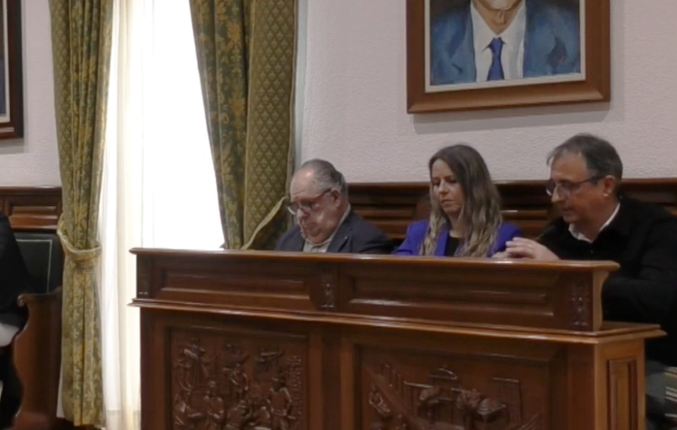 La concejala transfuga de Vox “juega a la sillita” el salón de Plenos de Telde