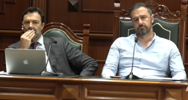 El alcalde Juan Antonio Peña descuida la solemnidad que se espera de la máxima autoridad de Telde en los Plenos