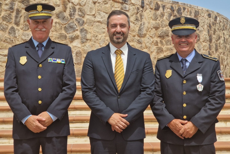 Intentan hacer un “traje a medida” como Coordinador de la Policia Local al oficial José Florido