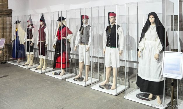 Entre Amigos trae a la Villa de Ingenio su muestra itinerante sobre vestimentas tradicionales de Gran Canaria