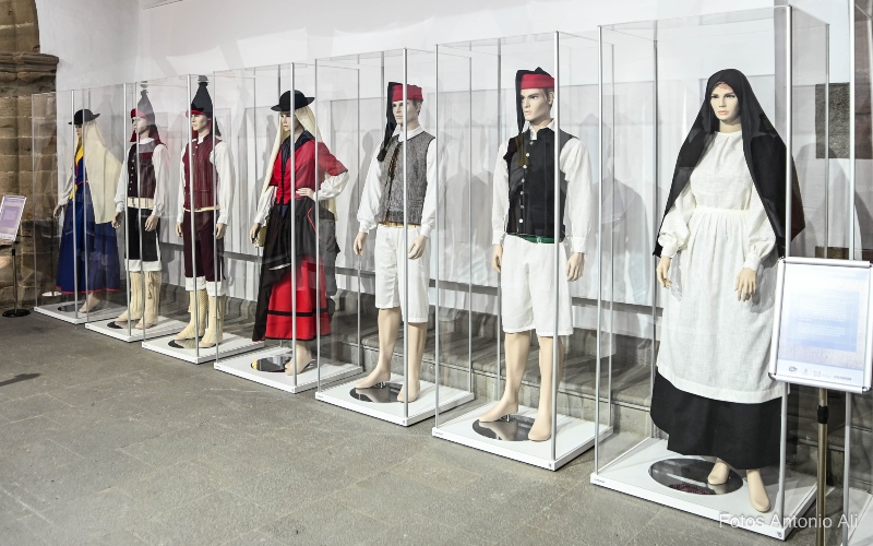 Entre Amigos trae a la Villa de Ingenio su muestra itinerante sobre vestimentas tradicionales de Gran Canaria