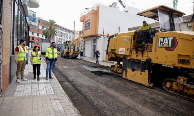 El Ayuntamiento de Las Palmas  inicia una actuación integral de asfaltado en Guanarteme tras más de 30 años sin renovar el firme