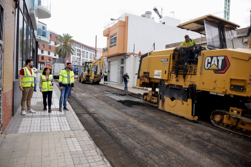 El Ayuntamiento de Las Palmas  inicia una actuación integral de asfaltado en Guanarteme tras más de 30 años sin renovar el firme